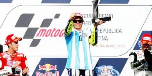 Rossi Menang Dramatis