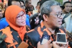 Aher Restui Istrinya Maju di Pilgub Jabar