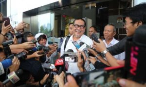 Deddy Mizwar Lempar Bola Liar