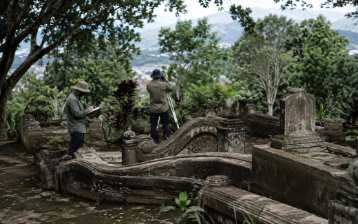 Ilustrasi pendataan kawasan makam bersejarah Cikadut Bandung