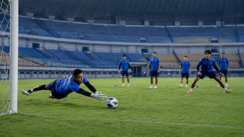 Ilustrasi latihan sepak bola Persib menjelang laga melawan Manila Digger