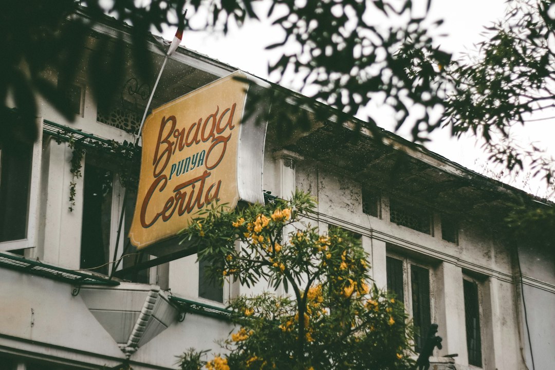 Suasana perkotaan Bandung. Foto: Pradamas Gifarry/Unsplash