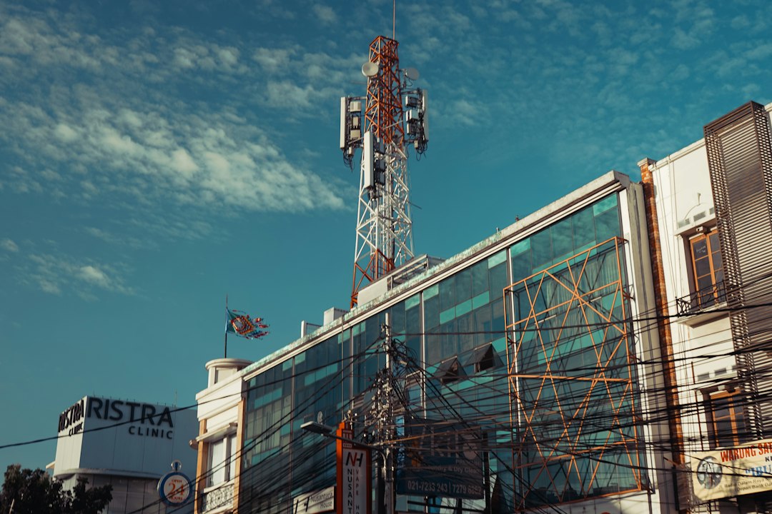 Ilustrasi suasana cerah Kota Bandung. Foto: Indira Tjokorda/Unsplash