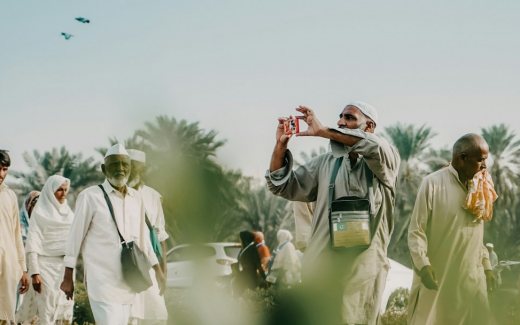 Ilustrasi jamaah dalam perjalanan ibadah haji. Foto: Afif Ramdhasuma/Unsplash