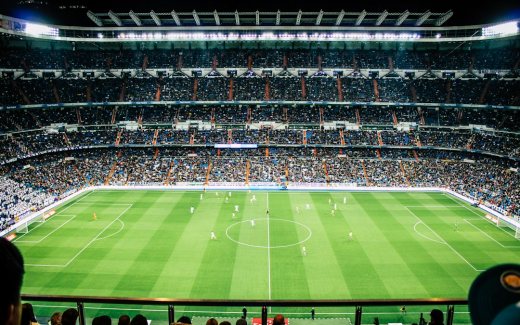 Ilustrasi pertandingan sepak bola di stadion. Foto: Vienna Reyes/Unsplash
