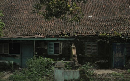 Ilustrasi rumah terdampak bencana. Foto: Adithya Asmara Dhewa/Unsplash