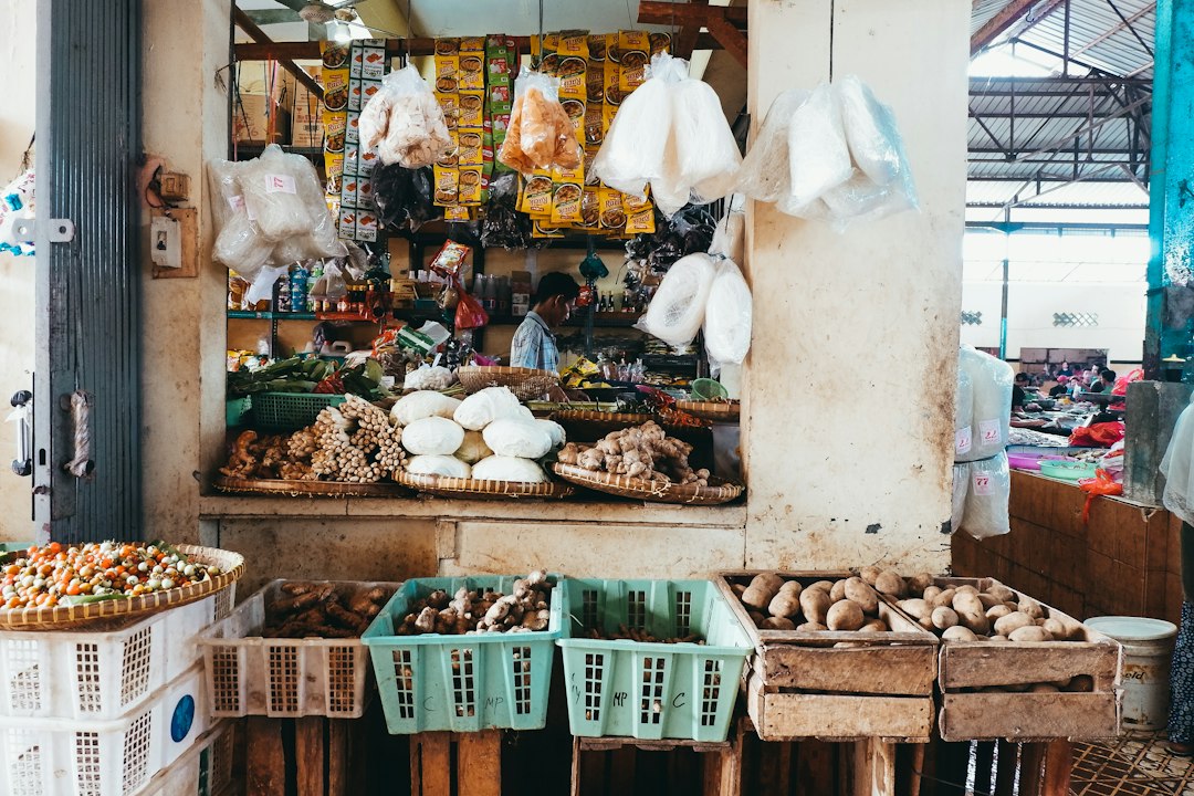 Ilustrasi aktivitas pasar tradisional. Foto: Devi Puspita Amartha Yahya/Unsplash